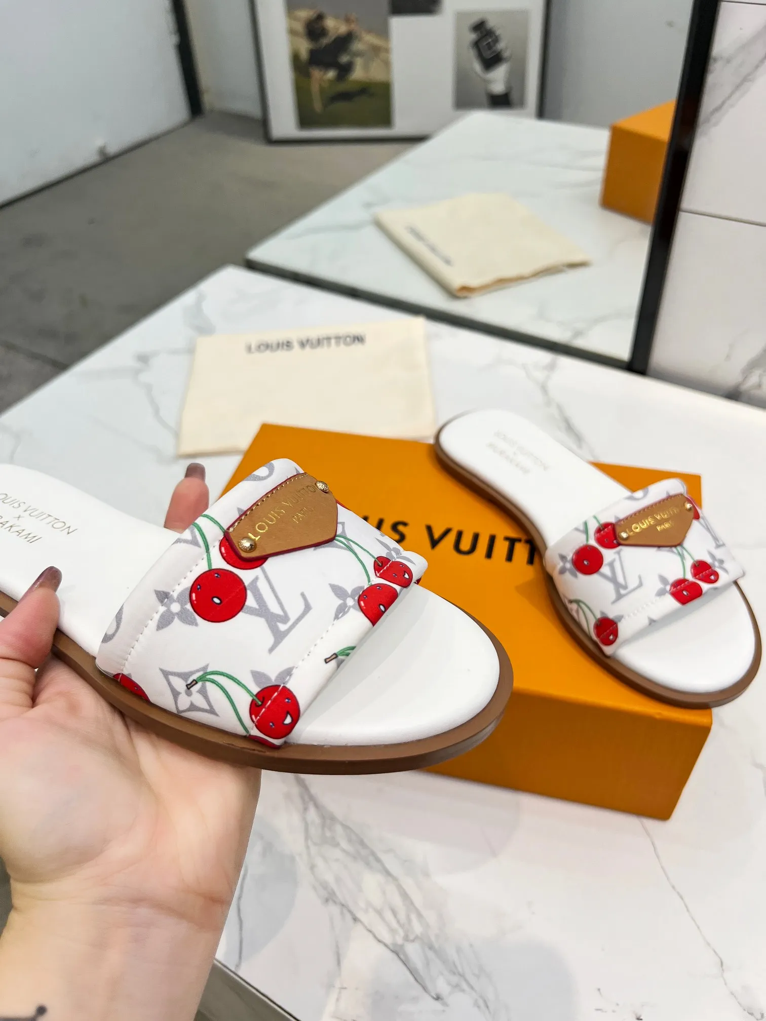 👟👟Ex-factory price 320👟👟 Genuine leather sole +40 Louis Vuitton, 1:1 advanced customization upper, fabric: customized LV special fabric, lining: sheepskin, original molding hardware, code number: 35-42, order with pictures, welcome to send pictures to place an order,